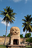 The great Chola temples of Tamil Nadu - The Brihadisvara temple of Gangaikondacholapuram. The large lion (Simakhinar) built over the flight of steps descending to a water tank. 